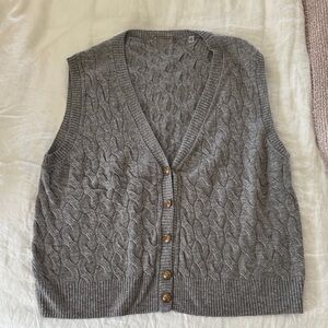 Elie Tahari Gray Cable Knit V-Neck Sweater Vest